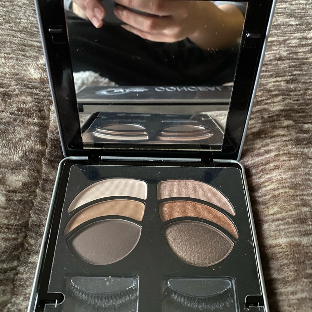 Makeover Essentials Bundle ✨ - Picture 2 of 3